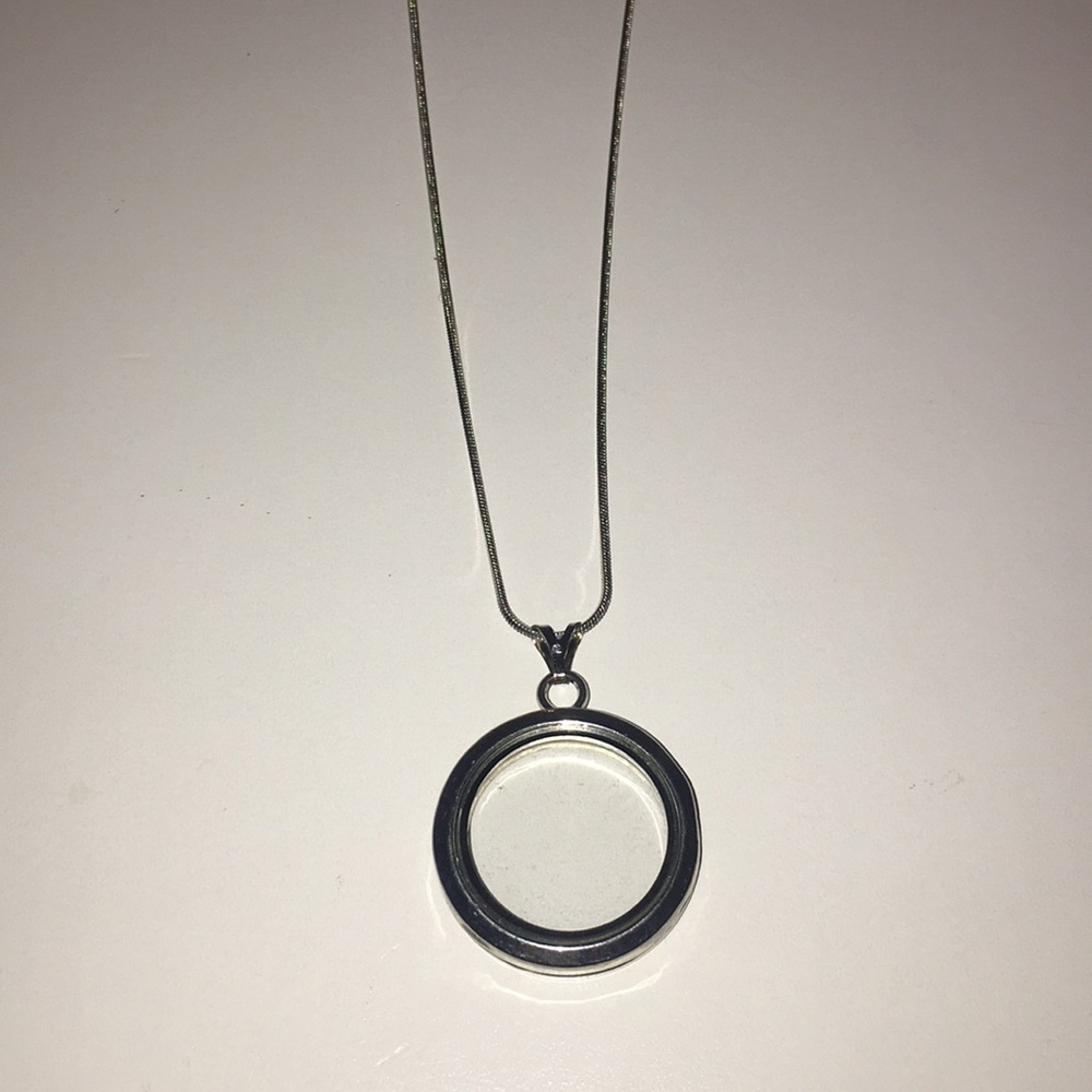 single necklace